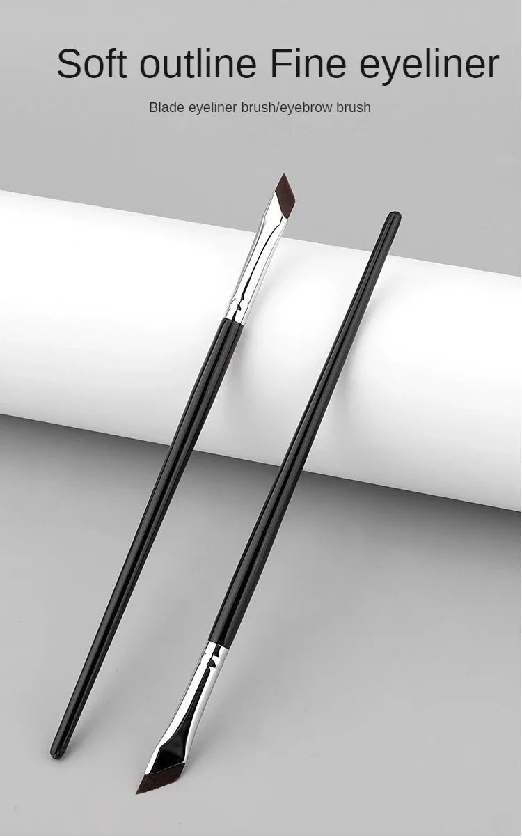 Blade Eyeliner Brush